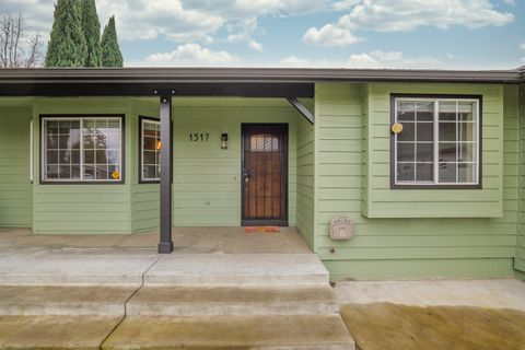 Tiny photo for 1517 Molly Lane, Grants Pass, OR 97527 (MLS # 220212439)