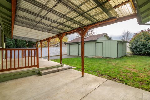 Tiny photo for 1517 Molly Lane, Grants Pass, OR 97527 (MLS # 220212439)