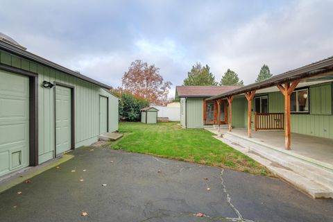 Tiny photo for 1517 Molly Lane, Grants Pass, OR 97527 (MLS # 220212439)