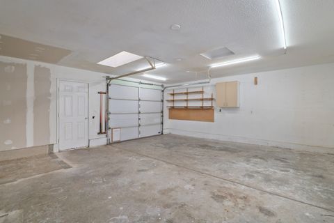 Tiny photo for 1517 Molly Lane, Grants Pass, OR 97527 (MLS # 220212439)