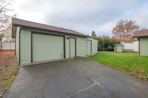 Tiny photo for 1517 Molly Lane, Grants Pass, OR 97527 (MLS # 220212439)