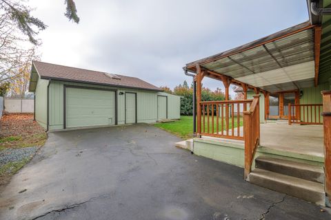 Tiny photo for 1517 Molly Lane, Grants Pass, OR 97527 (MLS # 220212439)