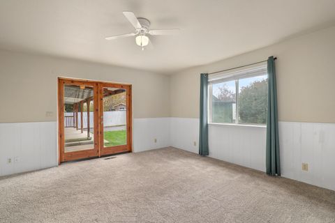 Tiny photo for 1517 Molly Lane, Grants Pass, OR 97527 (MLS # 220212439)