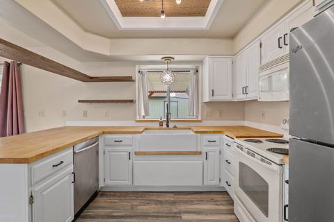 Tiny photo for 1517 Molly Lane, Grants Pass, OR 97527 (MLS # 220212439)