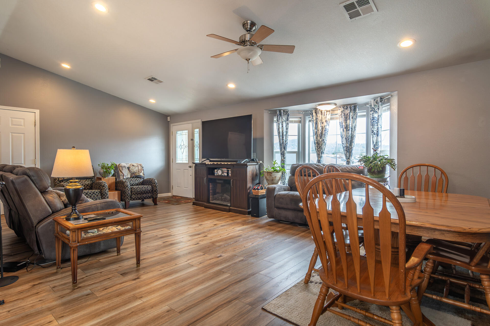 380 SE Sunnyside Drive