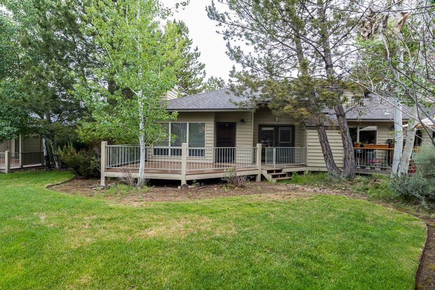SINGLE LEVEL living in this 1,402sf townhome located in NW Bend. This recently updated 2BR/2BA home offers an open
floor plan, light-filled windows and new wood flooring throughout. Spacious kitchen with granite slab counters and
stainless steel appliances opens to Great Room with vaulted ceilings and overlooks the mature foliage and Aspen trees.
Relax by the gas fireplace with timeless river rock surround. Great Room also offers wet bar and back deck access for
outdoor dining options. Primary Suite with high ceilings, walk-in closet and access to back patio. Primary Bath features
dual vanities with granite slab and soaking tub. Private 2nd BR and 2nd full BA with granite slab vanity. Enjoy two
delightful outdoor spaces, both wonderful for entertaining and relaxing. 2 car garage with additional storage for all your
Central Oregon gear. Gated community with fantastic access to the river trail, downtown Bend and all Westside
amenities. Excellent value and opportunity in NW Bend!