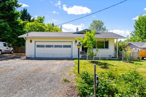 Photo of 210 Sky Crest Drive, Grants Pass, OR 97527 (MLS # 220221737)