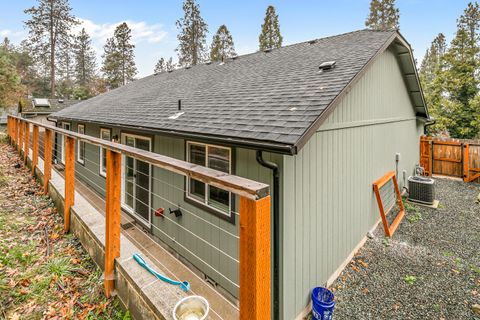 Tiny photo for 1546 Poplar Drive, Grants Pass, OR 97527 (MLS # 220213968)