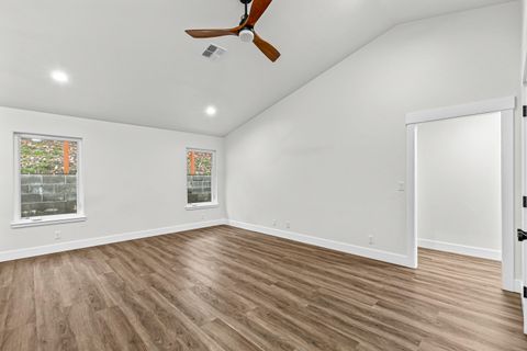 Tiny photo for 1546 Poplar Drive, Grants Pass, OR 97527 (MLS # 220213968)