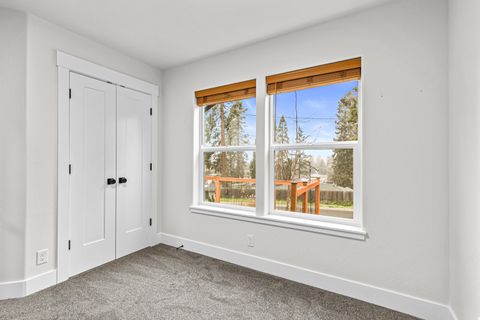 Tiny photo for 1546 Poplar Drive, Grants Pass, OR 97527 (MLS # 220213968)