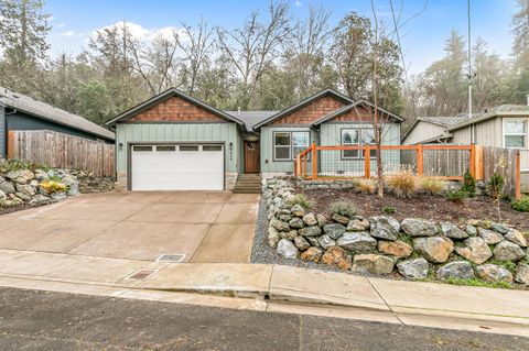 Tiny photo for 1546 Poplar Drive, Grants Pass, OR 97527 (MLS # 220213968)