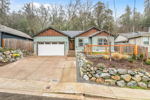 Photo of 1546 Poplar Drive, Grants Pass, OR 97527 (MLS # 220213968)