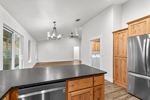 Tiny photo for 1546 Poplar Drive, Grants Pass, OR 97527 (MLS # 220213968)