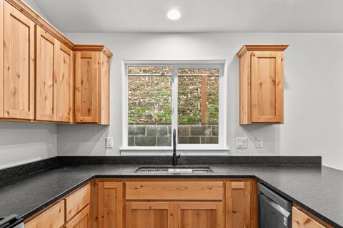 Tiny photo for 1546 Poplar Drive, Grants Pass, OR 97527 (MLS # 220213968)