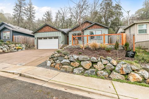 Tiny photo for 1546 Poplar Drive, Grants Pass, OR 97527 (MLS # 220213968)