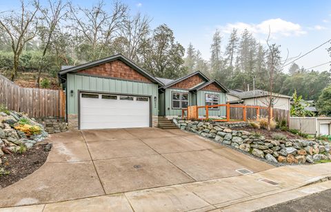 Tiny photo for 1546 Poplar Drive, Grants Pass, OR 97527 (MLS # 220213968)