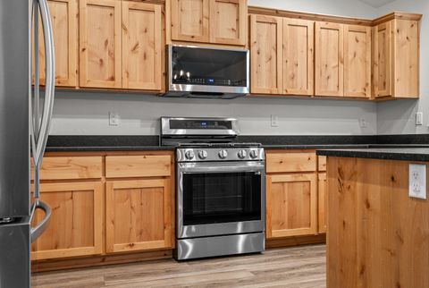 Tiny photo for 1546 Poplar Drive, Grants Pass, OR 97527 (MLS # 220213968)