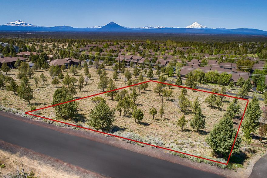 Breathtaking Cascade Mountain views of Mt Jefferson to Mt Hood and Smith Rock State Park. Resort living at it's best. Amenities, short distance to Lakeside Sports center, and over 11 miles of bike paths. Eagle Crest is home to 3 golf courses, 3 sports centers, tennis courts, pickleball and horseback riding.