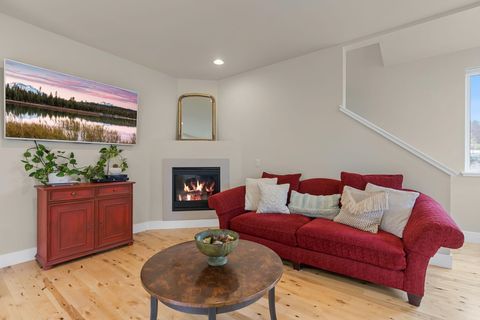 Tiny photo for 63373 Milestone Drive, Bend, OR 97703 (MLS # 220211992)