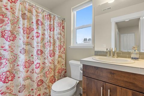Tiny photo for 63373 Milestone Drive, Bend, OR 97703 (MLS # 220211992)