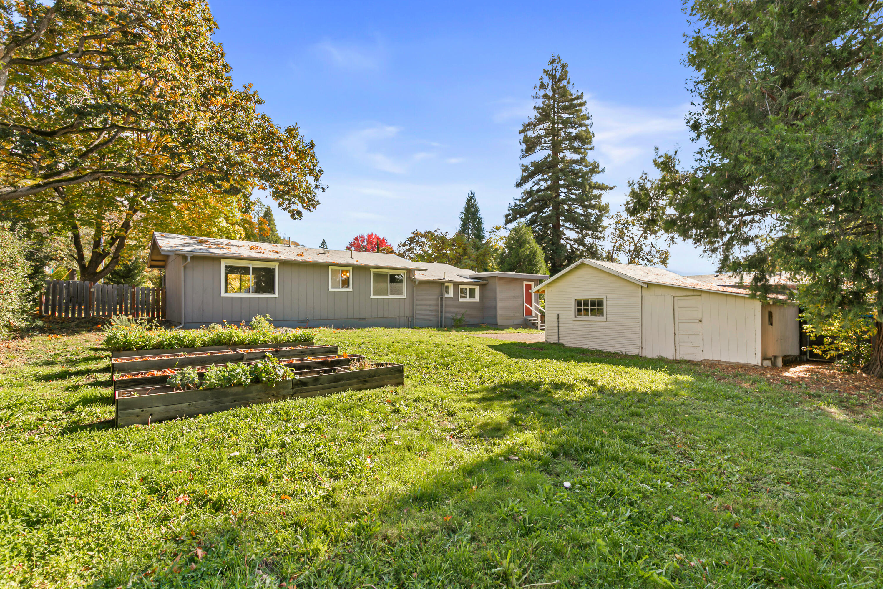 Nelson's - Residential