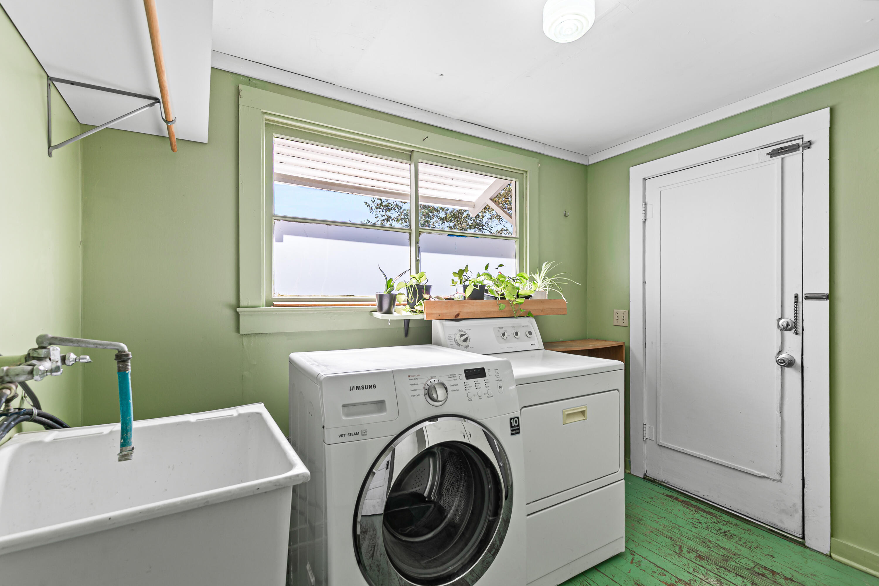 Nelson's - Residential