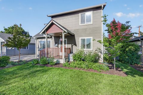 Photo of 323 Mary Street, Medford, OR 97504 (MLS # 220220565)