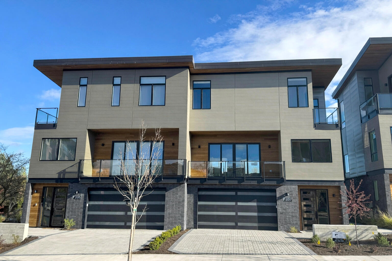207 SW Log Court