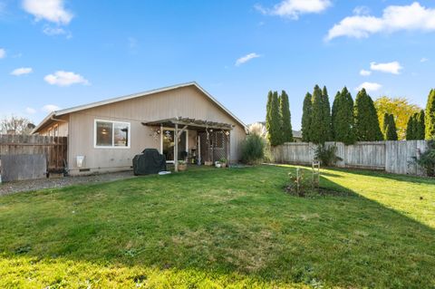 Tiny photo for 1025 Fairfield Avenue, Central Point, OR 97502 (MLS # 220212324)