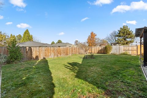 Tiny photo for 1025 Fairfield Avenue, Central Point, OR 97502 (MLS # 220212324)