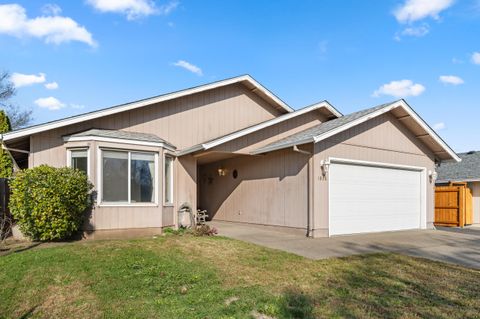 Tiny photo for 1025 Fairfield Avenue, Central Point, OR 97502 (MLS # 220212324)