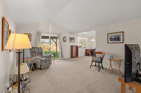 Tiny photo for 1025 Fairfield Avenue, Central Point, OR 97502 (MLS # 220212324)