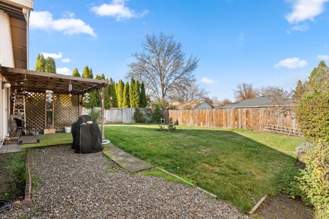 Tiny photo for 1025 Fairfield Avenue, Central Point, OR 97502 (MLS # 220212324)