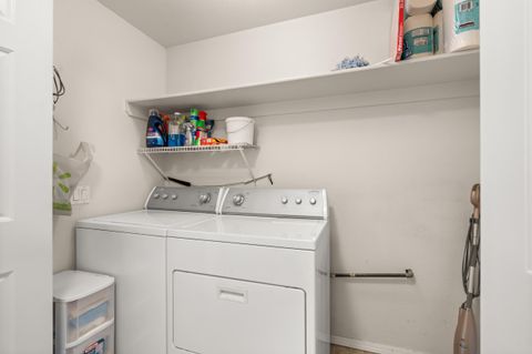 Tiny photo for 1025 Fairfield Avenue, Central Point, OR 97502 (MLS # 220212324)