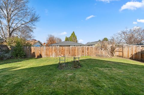 Tiny photo for 1025 Fairfield Avenue, Central Point, OR 97502 (MLS # 220212324)