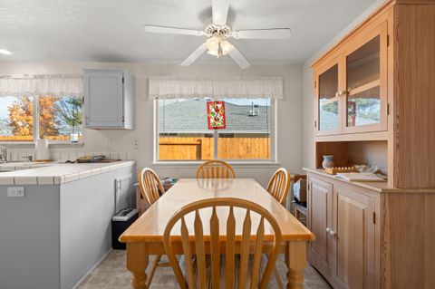 Tiny photo for 1025 Fairfield Avenue, Central Point, OR 97502 (MLS # 220212324)