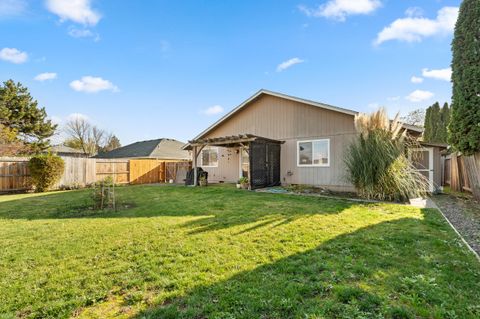 Tiny photo for 1025 Fairfield Avenue, Central Point, OR 97502 (MLS # 220212324)