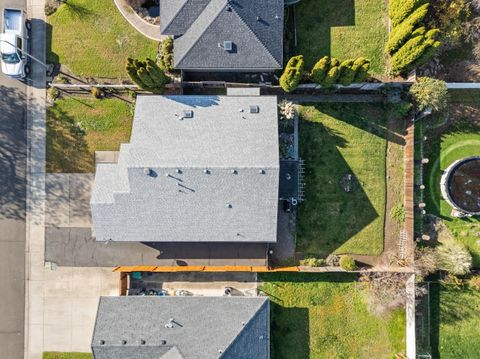 Tiny photo for 1025 Fairfield Avenue, Central Point, OR 97502 (MLS # 220212324)