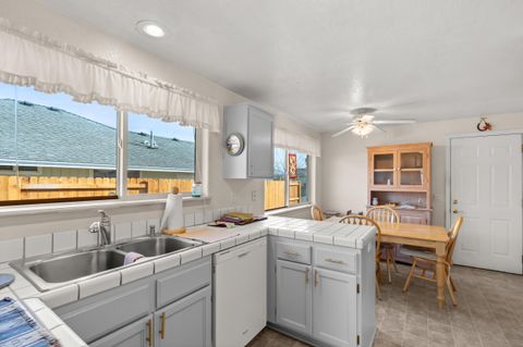 Tiny photo for 1025 Fairfield Avenue, Central Point, OR 97502 (MLS # 220212324)