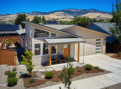 Photo of 1221 Kirk LN, Ashland, OR 97520 (MLS # 220225944)