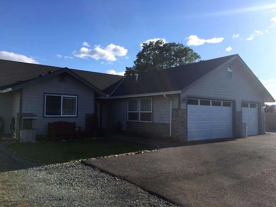 Private & secure, gated and paved driveway leads you to this very clean and well kept 3 bed, 3 bath, 2095 sq. foot home on .31 acres. Close to town and 5 min. from the Schroeder Park boat ramp, Three Rivers Hospital and grocery shopping. A beautiful stained glass door greets you in the covered entryway. The spacious kitchen has travertine flooring, oak cabinets, granite counter tops and a gas stove. Abundant kitchen storage and a separate walk-in pantry. Across the hall and conveniently located is the laundry room with storage, granite counter tops and utility sink. Vaulted ceilings are in both the living room and master suite. In the master suite you will find a walk in closet, jetted Jacuzzi tub, granite counter top, dual sinks, walk-in shower and sliding door to the hot tub area. A drop down ladder in the fully insulated garage takes you to the walk-in attic for additional storage. Gas water heater and gas high efficiency forced air heat and air conditioning. Full RV hook