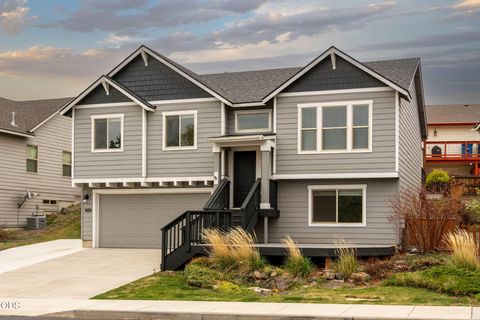 Photo of 20665 Tango Creek Crk, Bend, OR 97701 (MLS # 220223992)