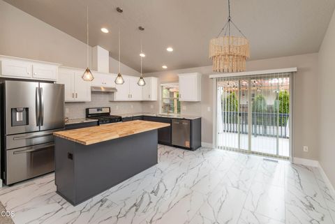 Tiny photo for 20665 Tango Creek Crk, Bend, OR 97701 (MLS # 220223992)