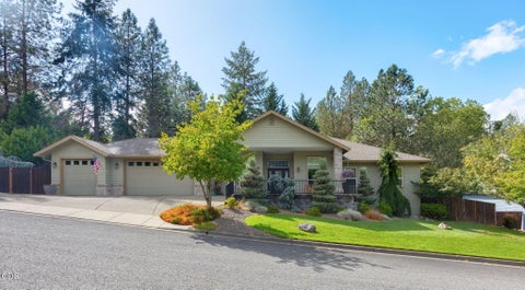 Photo of 2212 SE Linden Lane, Grants Pass, OR 97527 (MLS # 220228403)
