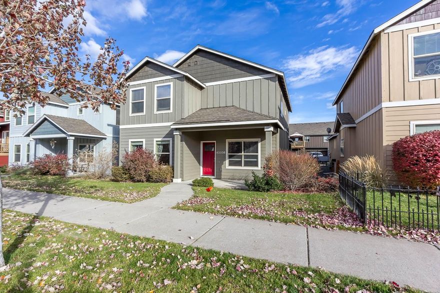 This lovely home was upgraded in 2019 with neutral paint, new carpet and vinyl through out. Master separation with master suite located on main level with a full shower, large soaking tub, double sink & vanity & 2 closets including a walk in. The upstairs has 3 additional bedrooms. The largest bedroom upstairs boasts beautiful views of the mountains. There is also a full bath with 2 sinks/ vanities & an upstairs living room/ bonus room. Laundry room is conveniently located between the bedrooms upstairs. 
The downstairs living area features an open & spacious floor plan that includes a great room w/ gas fireplace, dining area & kitchen w/ lighted, walk in pantry.