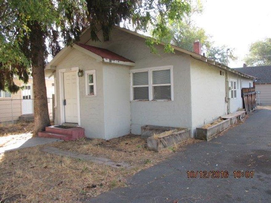 Spacious 4 Br 1 Ba family home. Needs TLC including paint and carpet. Also has a small basement for storage. The building in back has no utilities.