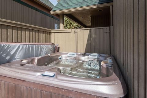 Tiny photo for 8968 Cliff Swallow Drive, Redmond, OR 97756 (MLS # 220216986)