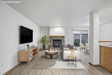 Tiny photo for 1470 SW 16th Street, Redmond, OR 97756 (MLS # 220215741)