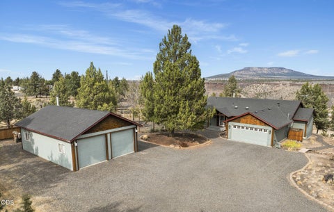 Photo of 6040 SW Shad Road, Terrebonne, OR 97760 (MLS # 220229100)