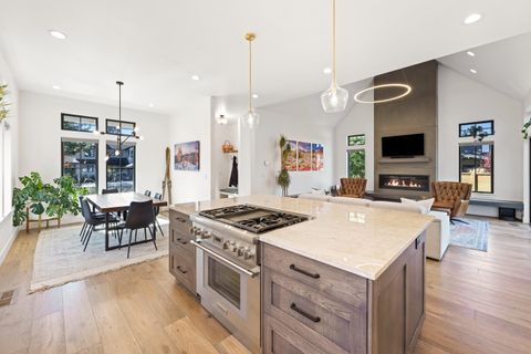 Tiny photo for 3076 NW Blodgett Way, Bend, OR 97703 (MLS # 220210362)